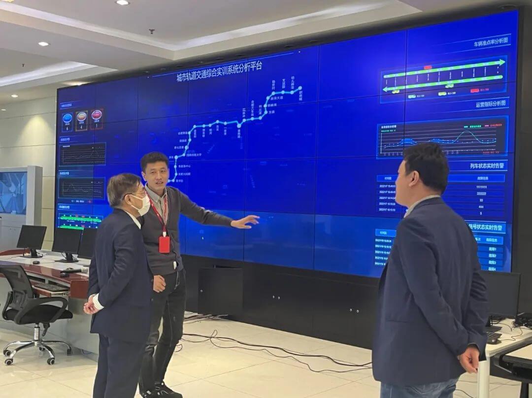 中國工業經濟聯合會黨委書記、執行副會長兼秘書長熊夢蒞臨友道科技參觀考察