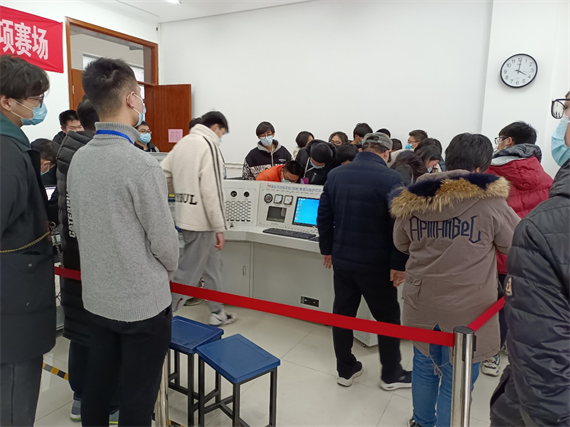 圖4賽前熟悉場地 圖4賽前熟悉場地